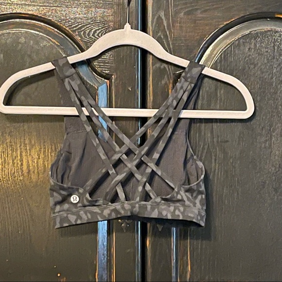 Lululemon Free To Be Serene Bra • Formation Camo Deep Coal Multi • Size 2 - Picture 4 of 7